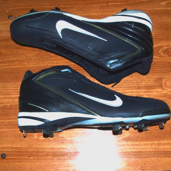 size 8 men's baseball & softball shoes